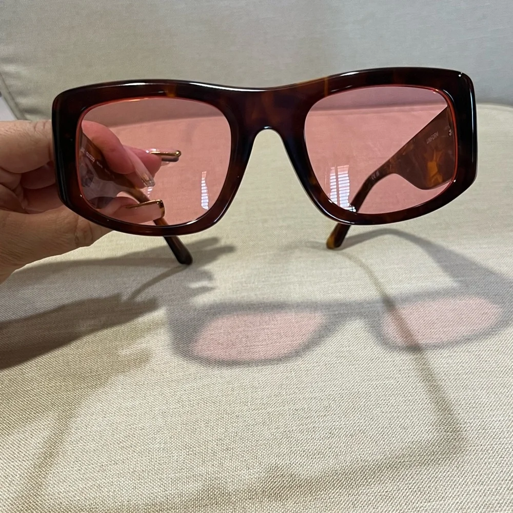 Quay Australia UNIFORM Brown Tortoise/ Rose
